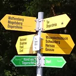 Und Restaurant Wolfensberg 호텔