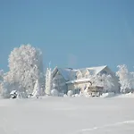 Und Restaurant Wolfensberg 호텔 3*