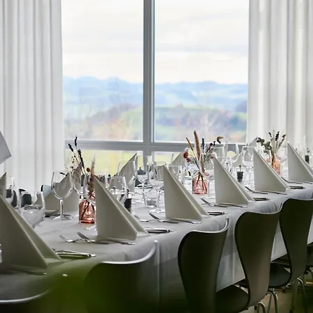 Und Restaurant Wolfensberg Hotell