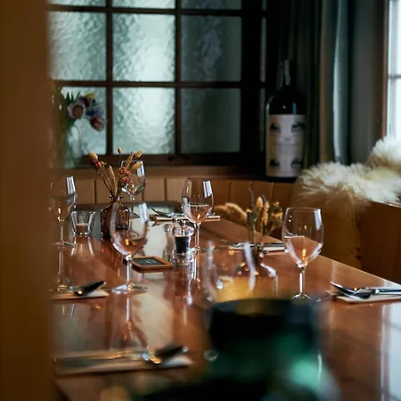 Und Restaurant Wolfensberg Hotel 3*