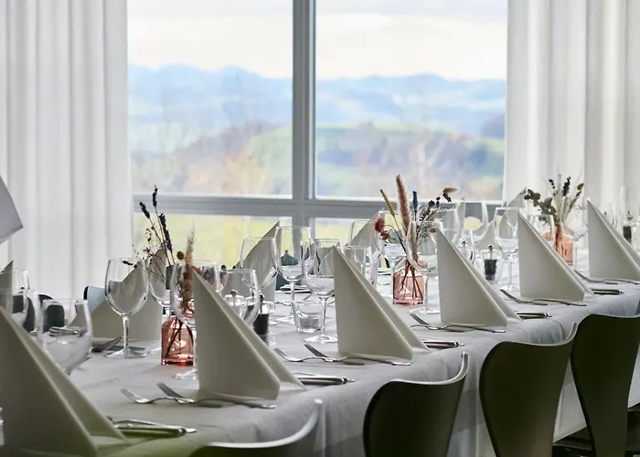 Und Restaurant Wolfensberg Hotel